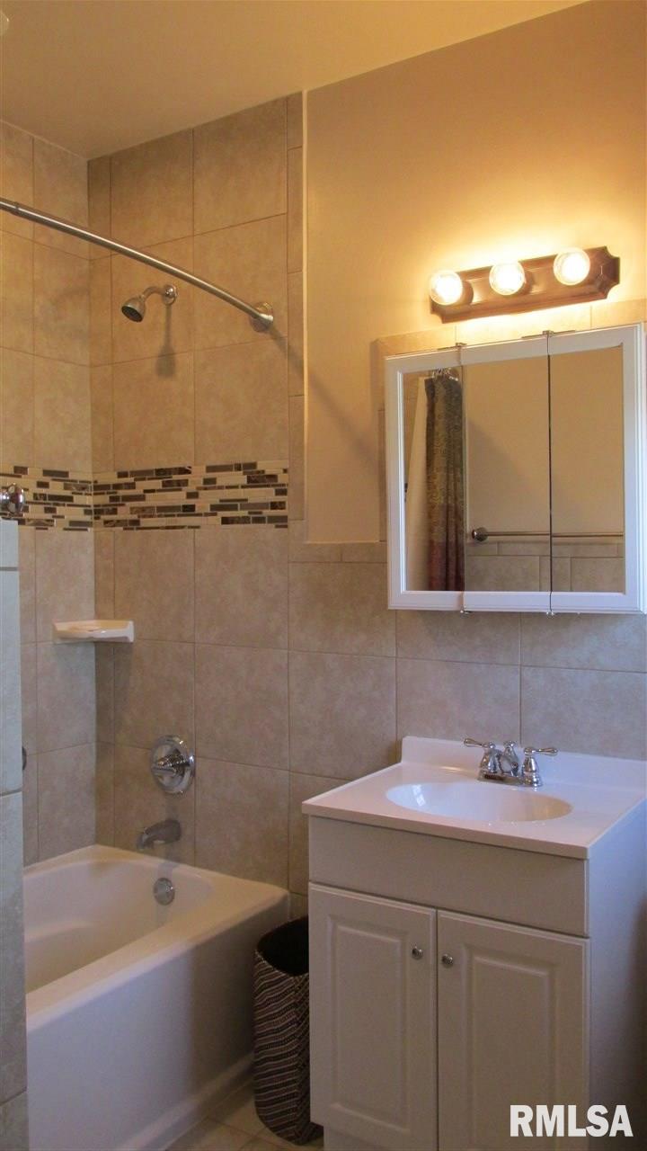 2701 Blackhawk Road Rock Island, IL 61201 - Photo 12 of 24 Gallery Image 12