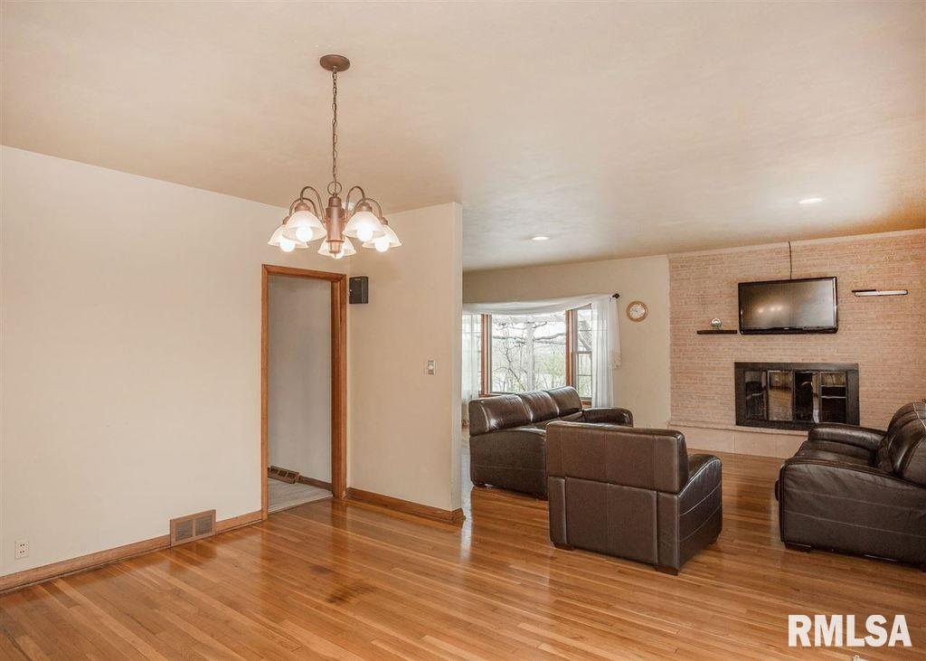 2701 Blackhawk Road Rock Island, IL 61201 - Photo 4 of 24 Gallery Image 4