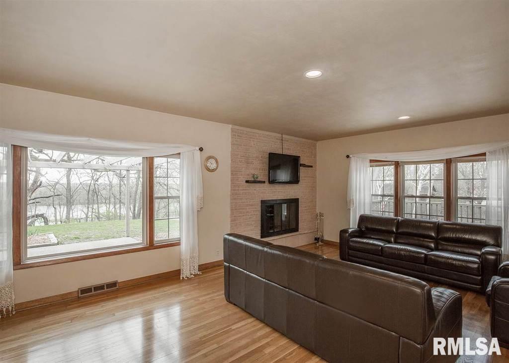 2701 Blackhawk Road Rock Island, IL 61201 - Photo 5 of 24 Gallery Image 5