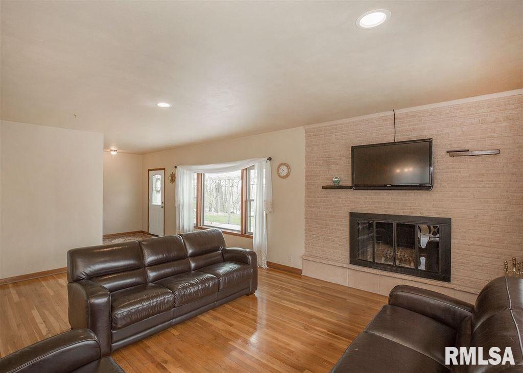 2701 Blackhawk Road Rock Island, IL 61201 - Photo 7 of 24 Gallery Image 7