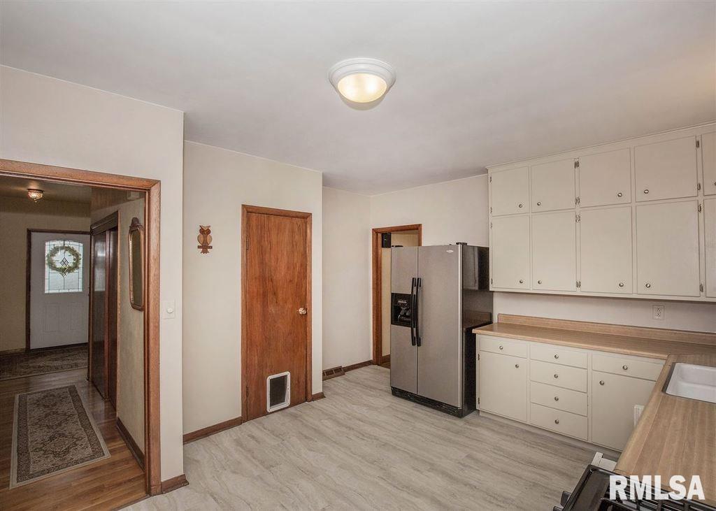 2701 Blackhawk Road Rock Island, IL 61201 - Photo 9 of 24 Gallery Image 9