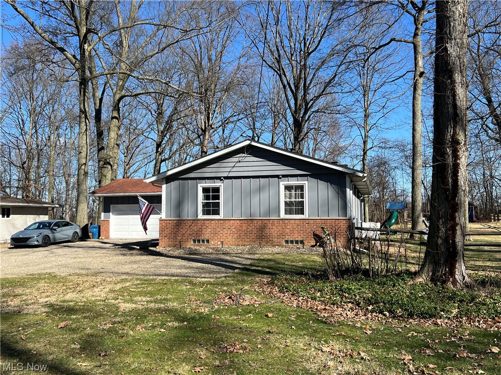 1935 Far View Road Akron, OH 44312 - Photo 2 of 25 Ranch-style home featuring a garage and a front yard