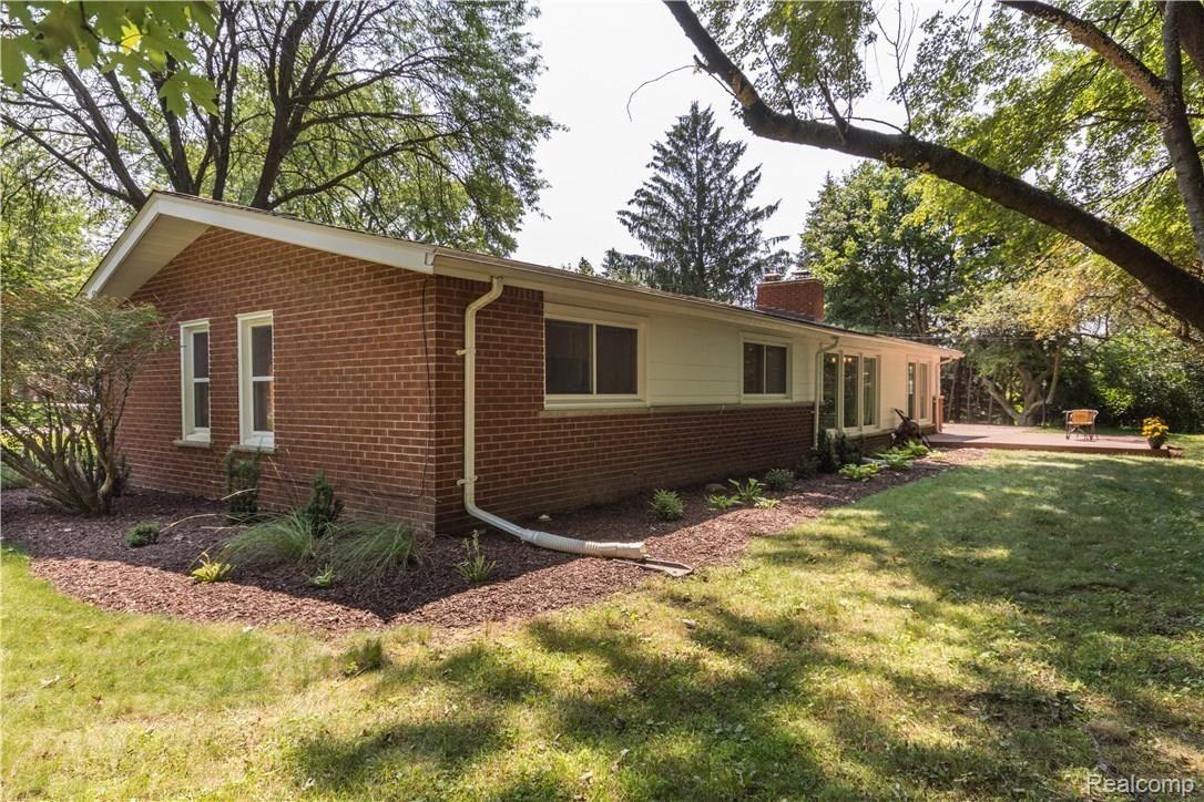 455 Donegal Drive Rochester, MI 48309 - Photo 6 of 34 455 Donegal-3.jpg