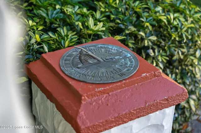 a view of a pathway with a yard