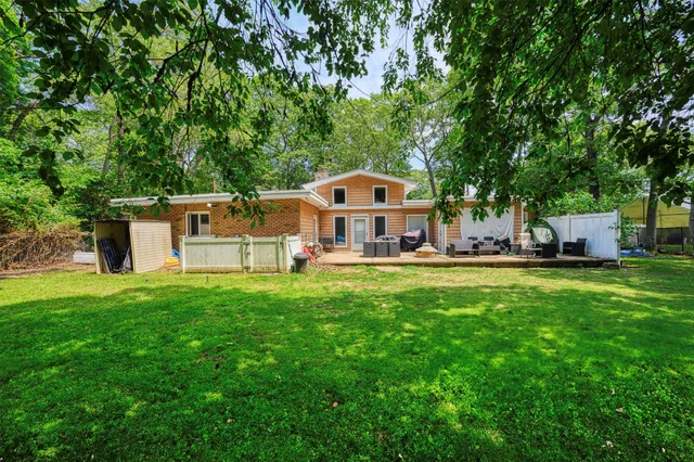 a picture of a bathroom with a street