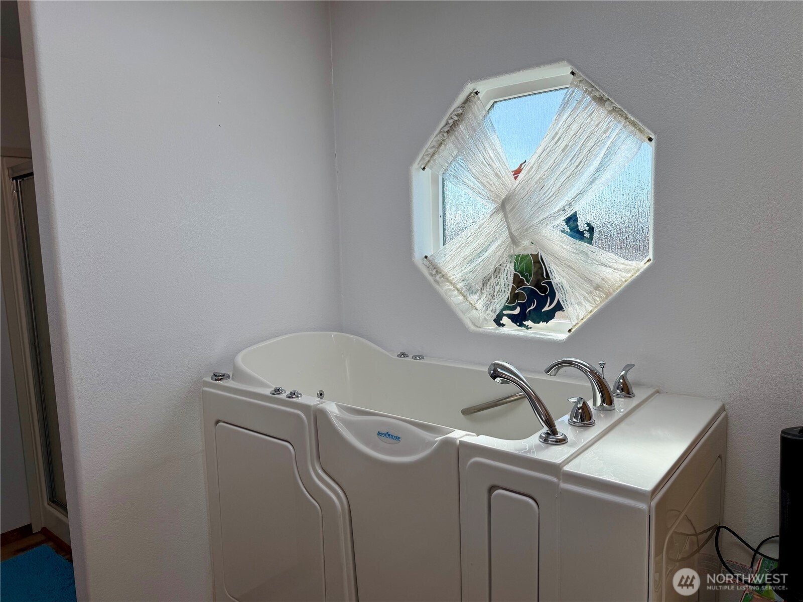 505 Northwest Portland Street Wilbur, WA 99185 - Photo 21 of 40 a utility room with dryer and washer