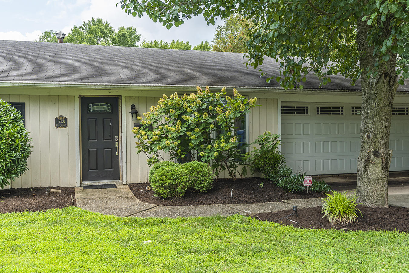 1485 Pine Meadow Road Lexington, KY 40504 - Photo 3 of 32 1485pinemeadow03