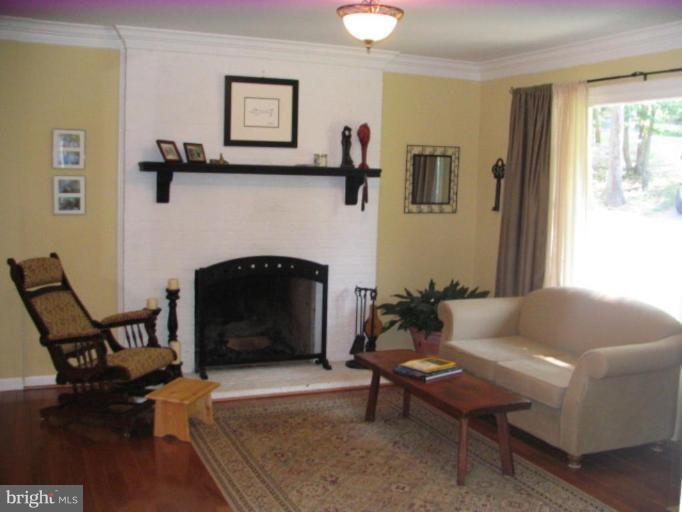 304 Valley Road Front Royal, VA 22630 - Photo 4 of 23 Living Room