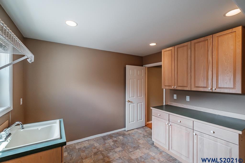 1612 Southwest Elk Circle, Unit CL Albany, OR 97321 - Photo 14 of 39 Gallery Image 14