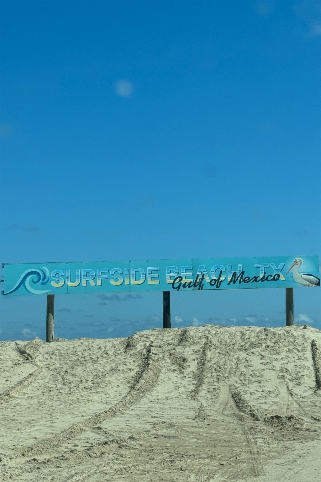 3127 Maverick Loop, Unit 36 Freeport, TX 77541 - Photo 14 of 16 a view of a lake and beach