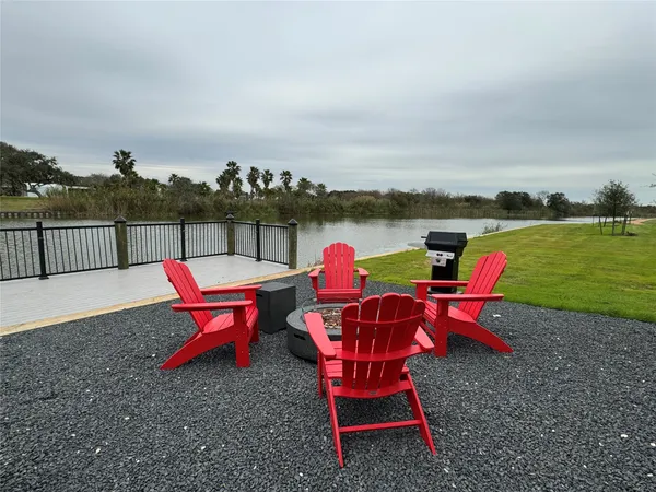 $950 | 3127 Maverick Loop, Unit 11, Freeport, TX 77541