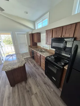 $950 | 3127 Maverick Loop, Unit 11, Freeport, TX 77541