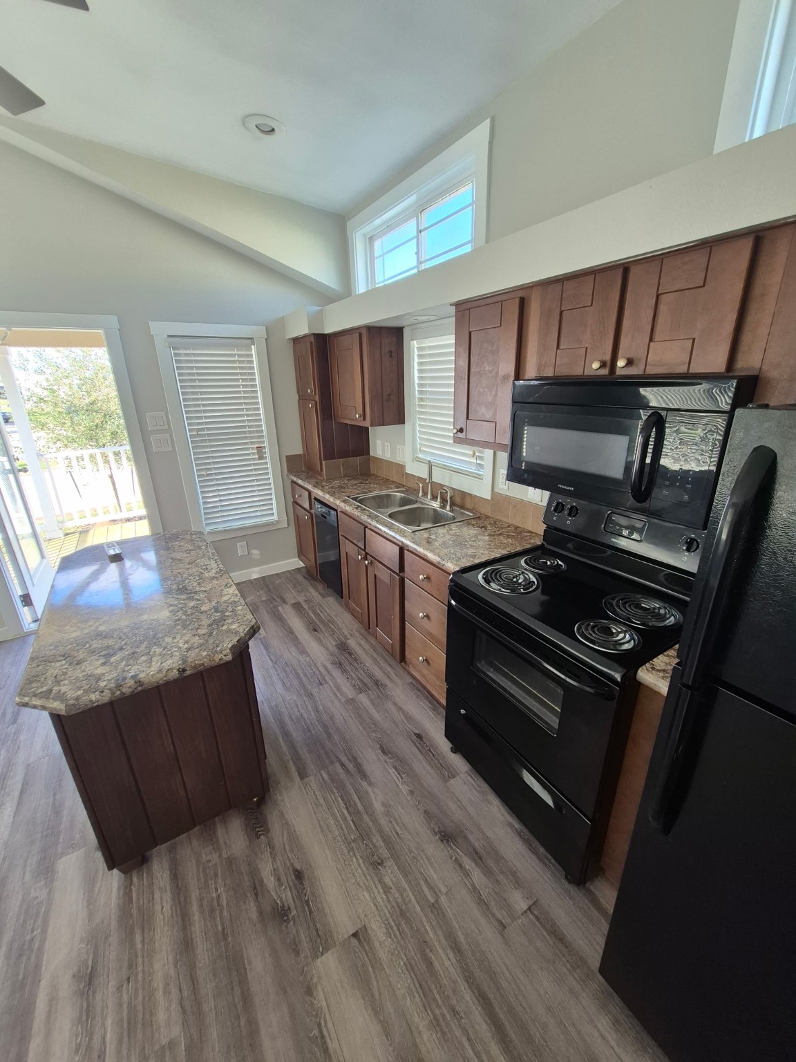 3127 Maverick Loop, Unit 29 Freeport, TX 77541 - Photo 6 of 19