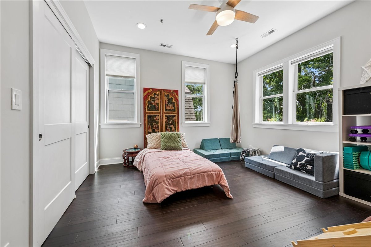 3739 North Ridgeway Avenue Chicago, IL 60618 - Photo 17 of 34