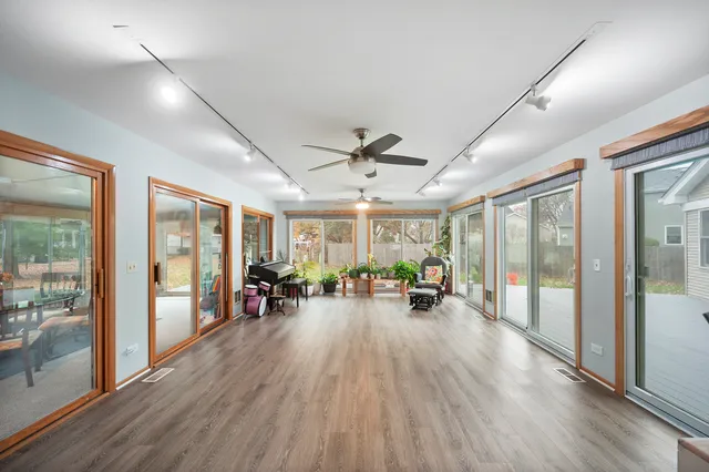 $739,900 | 8 Hampton Court, Mundelein, IL 60060