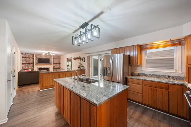 $739,900 | 8 Hampton Court, Mundelein, IL 60060