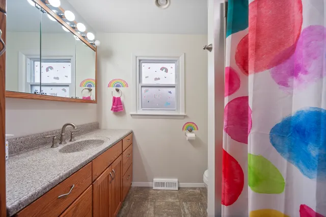 $739,900 | 8 Hampton Court, Mundelein, IL 60060