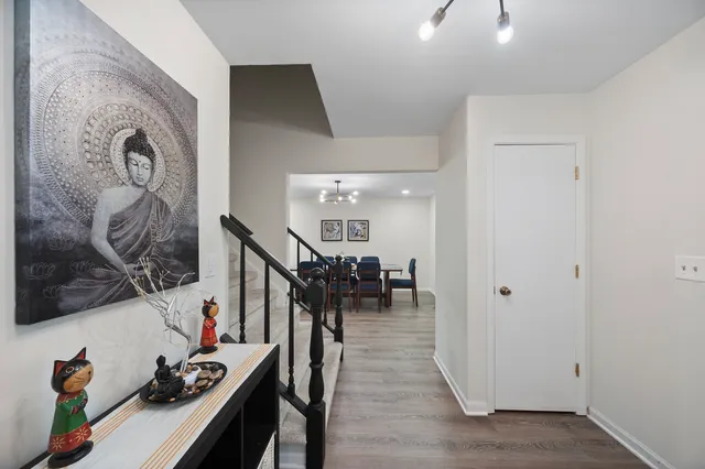 $739,900 | 8 Hampton Court, Mundelein, IL 60060