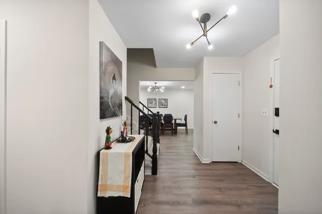 $739,900 | 8 Hampton Court, Mundelein, IL 60060