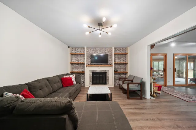 $739,900 | 8 Hampton Court, Mundelein, IL 60060