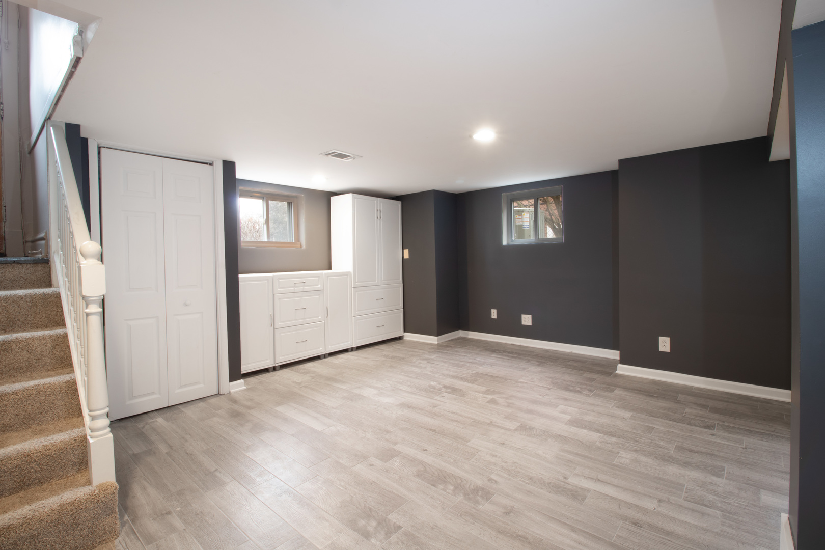 261 Blackhawk Road Riverside, IL 60546 - Photo 20 of 31 an empty room with closet and windows