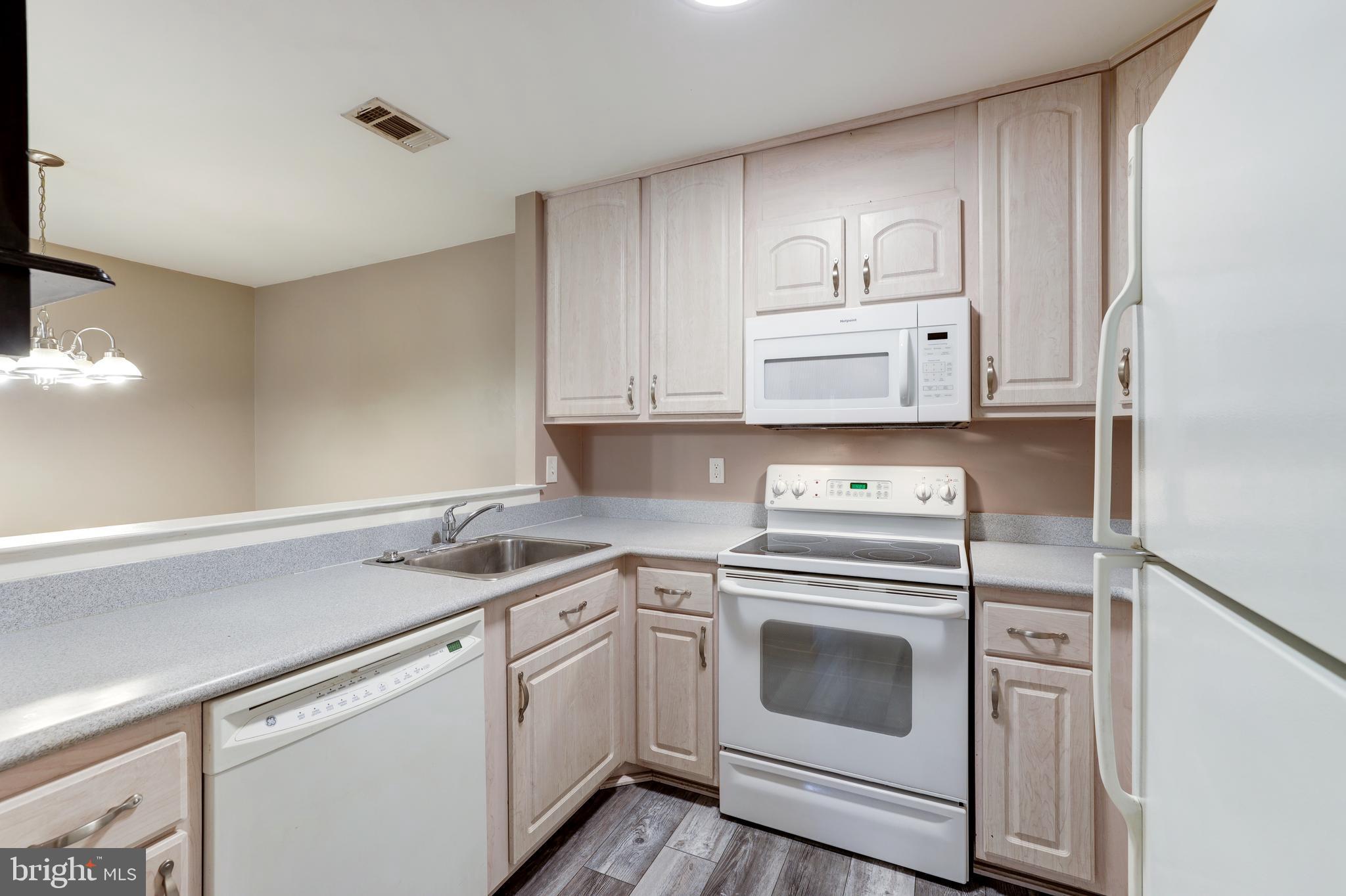 7819 Harrowgate Circle, Unit 160 Springfield, VA 22152 - Photo 14 of 33 Gallery Image 14