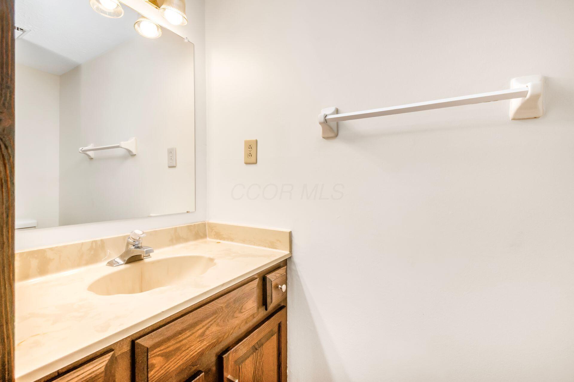 432 Edinburgh Road Dublin, OH 43017 - Photo 11 of 20 Main level