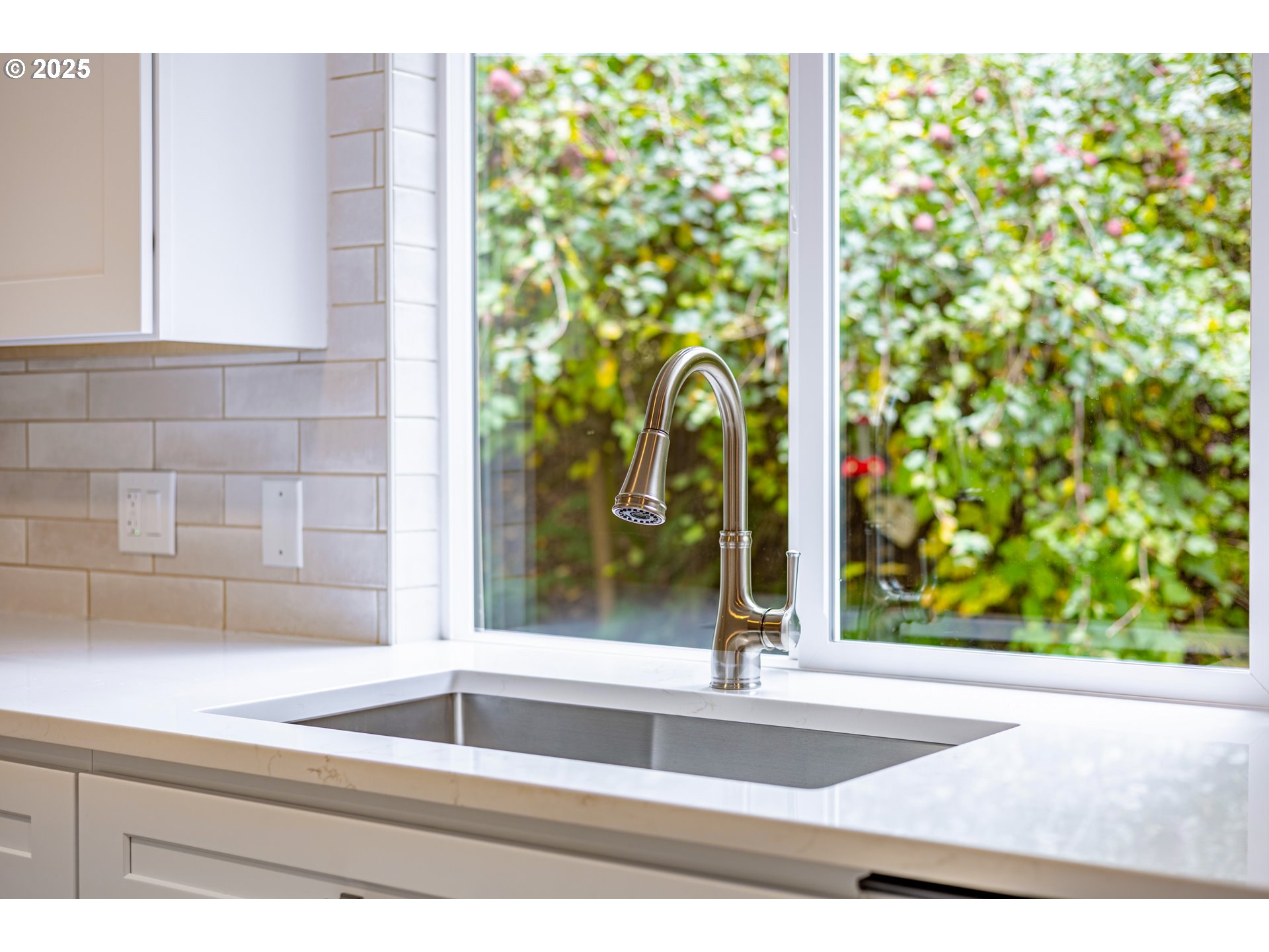 421 Southeast Pounder Road Corbett, OR 97019 - Photo 4 of 40