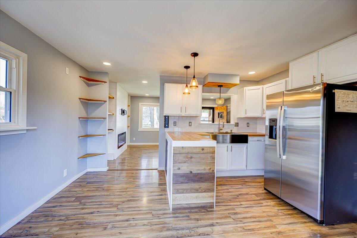 883 Sunview Road Reynoldsburg, OH 43068 - Photo 14 of 25 14-Kitchen & Dining