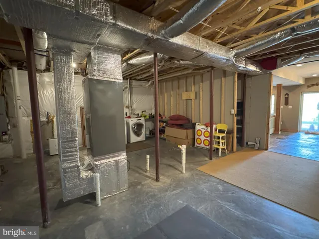 a view of a house with backyard and porch
