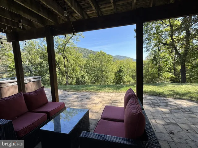 a view of house with a outdoor space