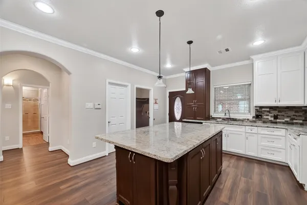 $405,000 | 213 West Jackson Avenue, Pasadena, TX 77506
