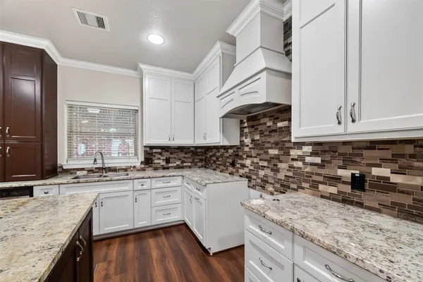 $405,000 | 213 West Jackson Avenue, Pasadena, TX 77506