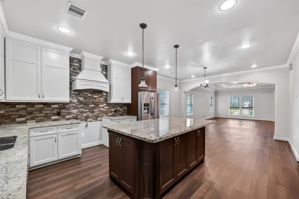 $405,000 | 213 West Jackson Avenue, Pasadena, TX 77506