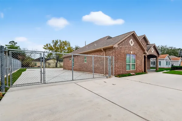 $405,000 | 213 West Jackson Avenue, Pasadena, TX 77506