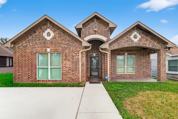 $405,000 | 213 West Jackson Avenue, Pasadena, TX 77506
