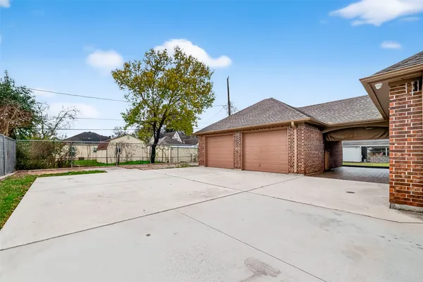 $405,000 | 213 West Jackson Avenue, Pasadena, TX 77506