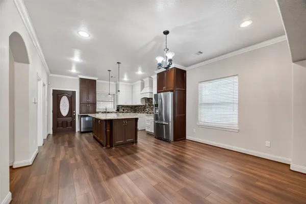 $405,000 | 213 West Jackson Avenue, Pasadena, TX 77506