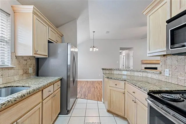 $2,300 | 3806 Dresden Lane, College Station, TX 77845