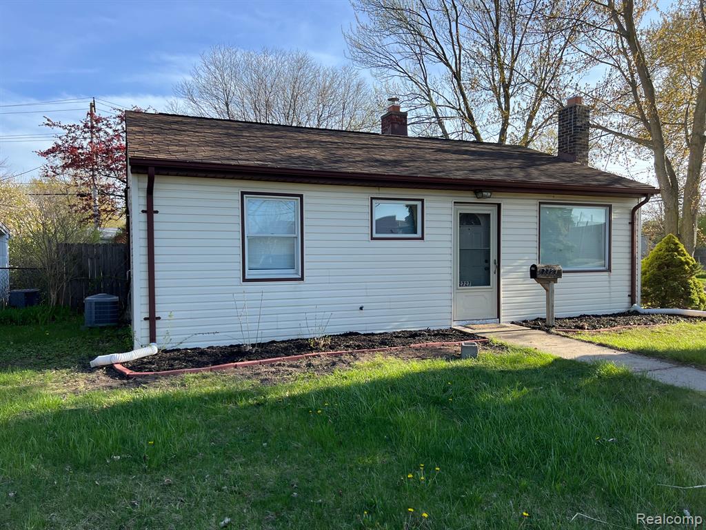 2727 Normandy Road Royal Oak, MI 48073 - Photo 2 of 32
