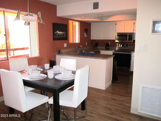 $3,900 | 12222 North Paradise Village Parkway West, Unit 402, Phoenix, AZ 85032