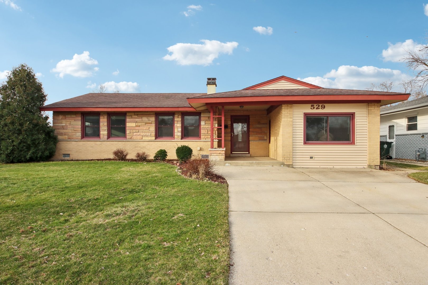 529 Ridgewood Road Elk Grove Village, IL 60007 - Photo 1 of 15 Gallery Image 1