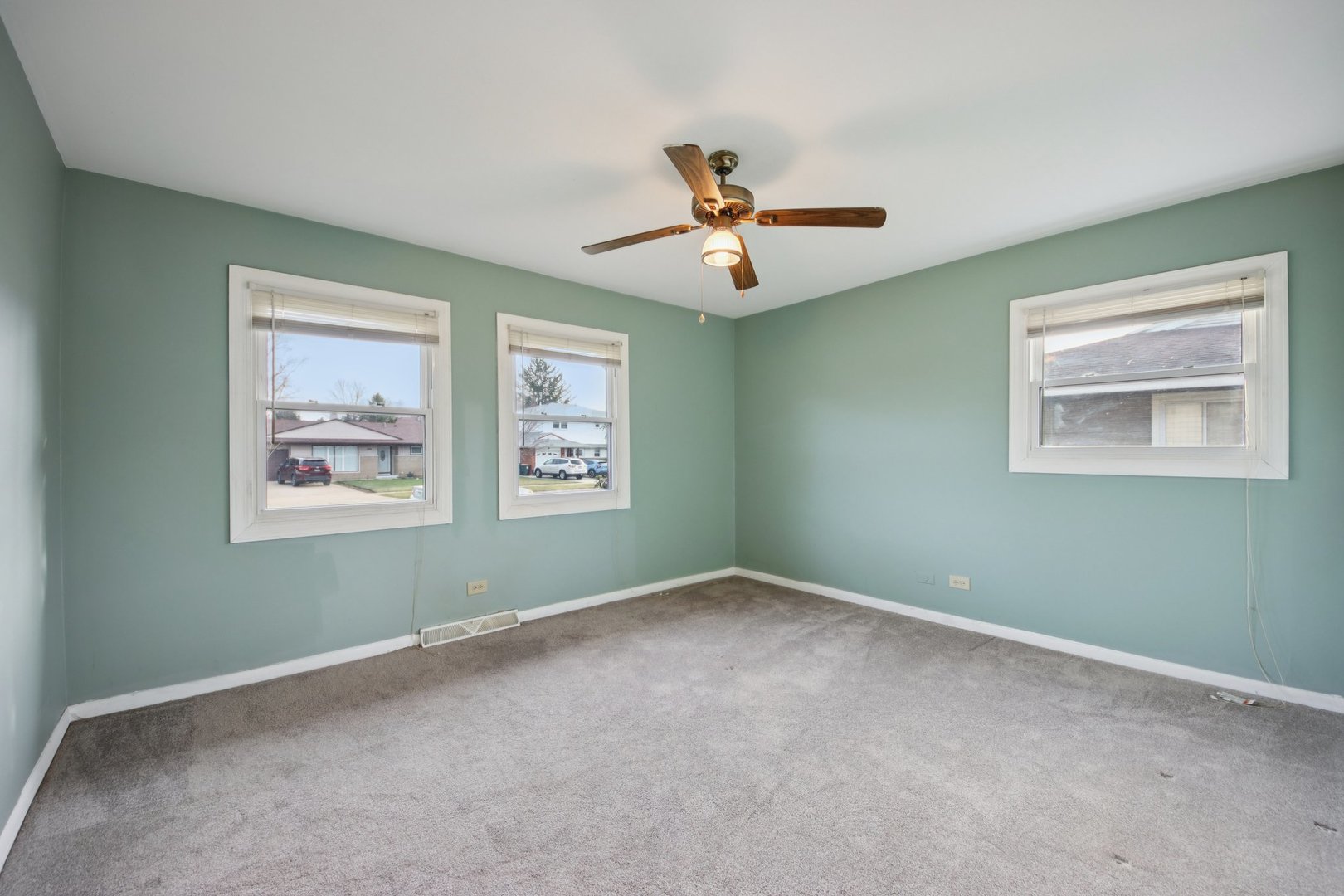 529 Ridgewood Road Elk Grove Village, IL 60007 - Photo 10 of 15 Gallery Image 10