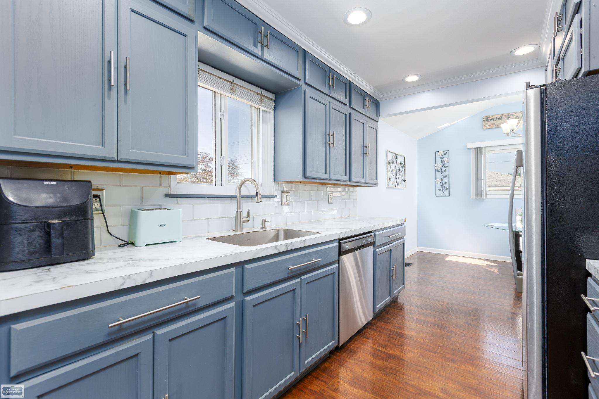 18029 Rainbow Road Fraser, MI 48026 - Photo 7 of 28