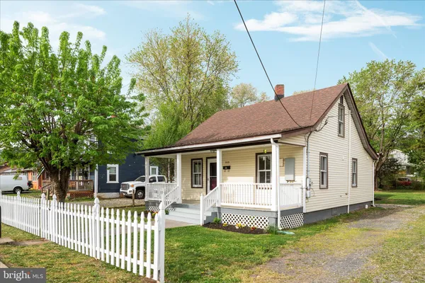 $299,900 | 325 Ritenour Street, Front Royal, VA 22630