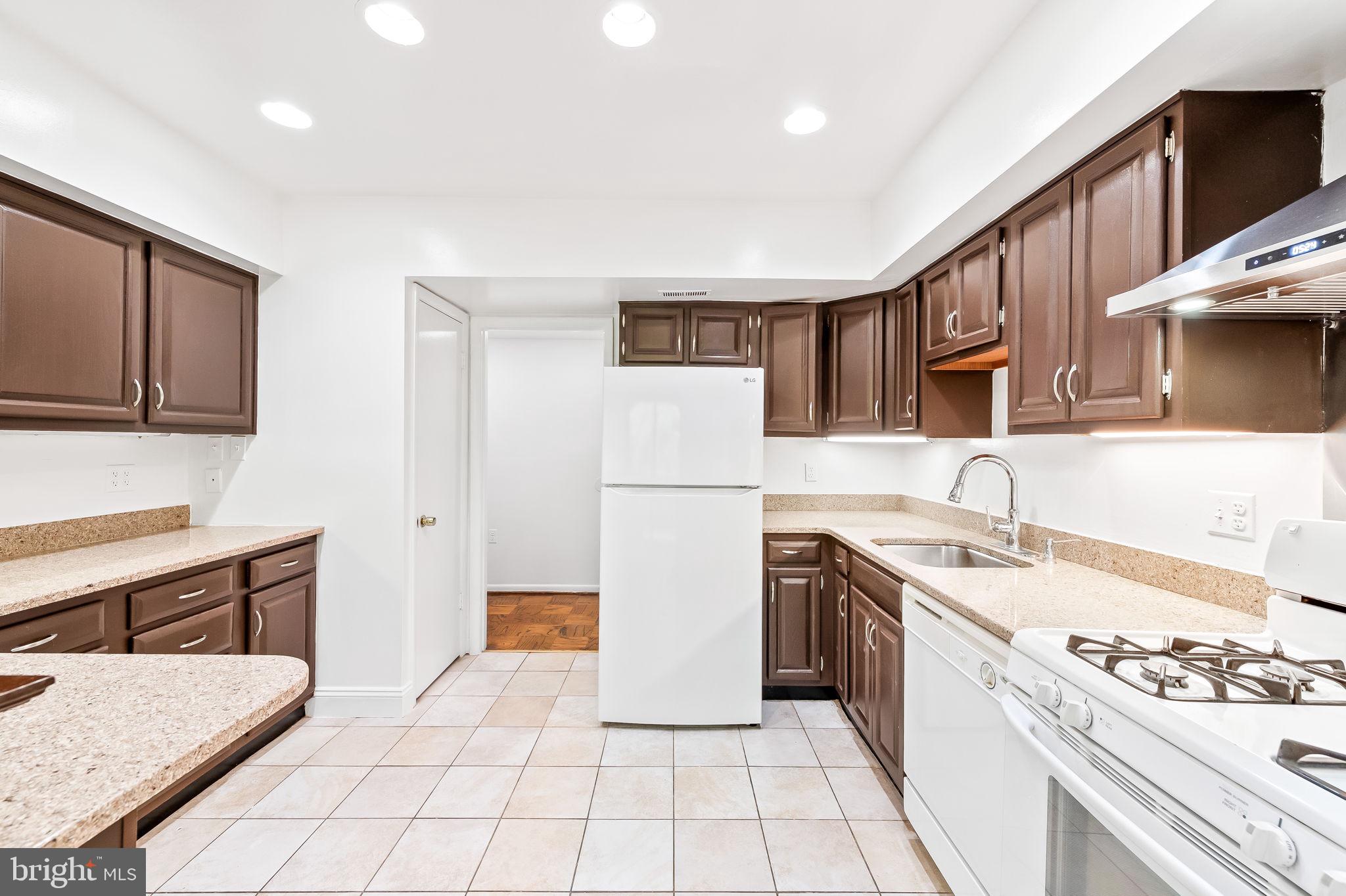 108 Cross Keys Road, Unit R108D Baltimore, MD 21210 - Photo 13 of 37 stunning kitchen