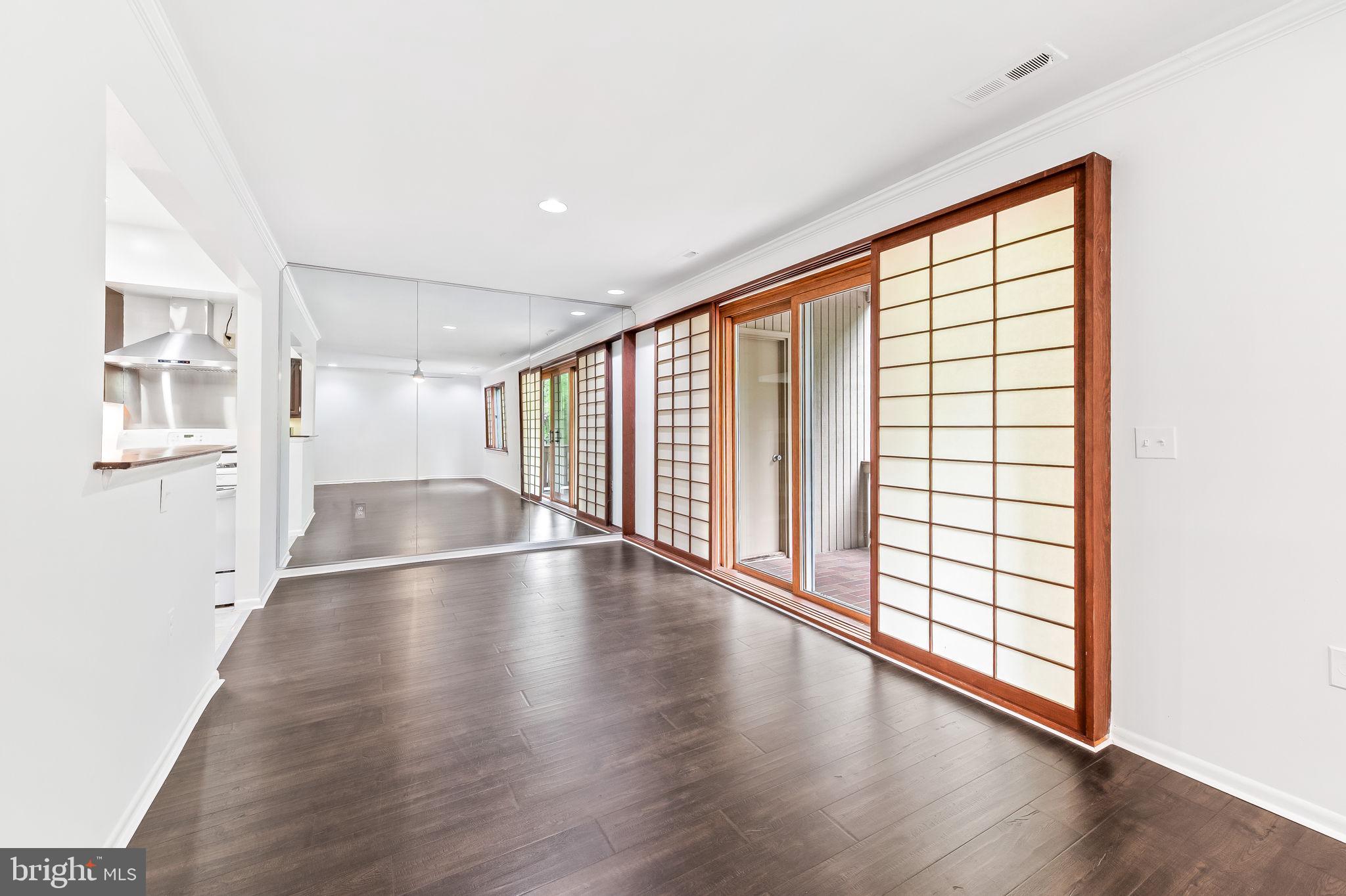108 Cross Keys Road, Unit R108D Baltimore, MD 21210 - Photo 8 of 37 Natural light