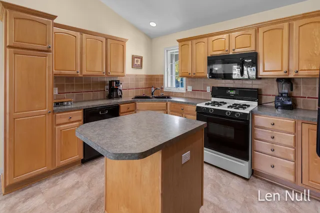 $439,900 | 6629 Jousma Court Southeast, Caledonia, MI 49316