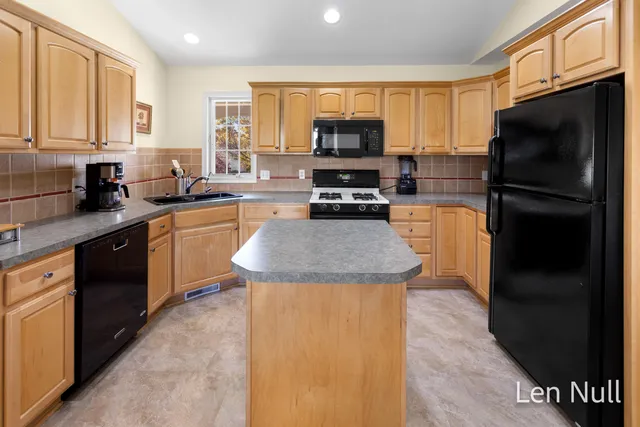 $439,900 | 6629 Jousma Court Southeast, Caledonia, MI 49316