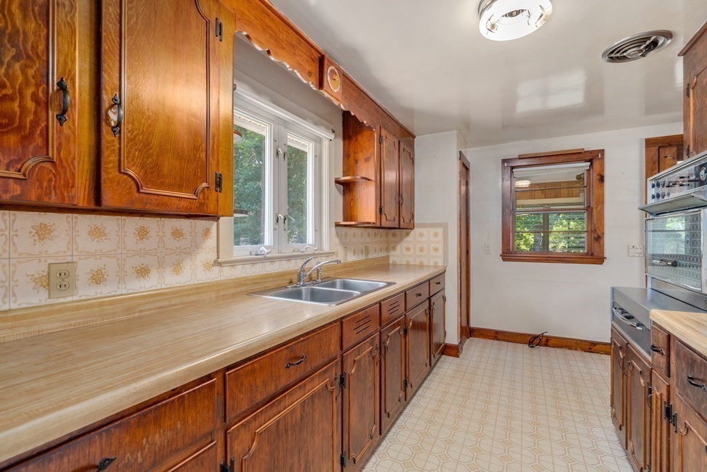 502 Concord Road Sudbury, MA 01776 - Photo 7 of 35